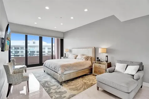 5225 Collins Avenue Miami Beach FL 33140