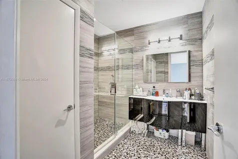 5225 Collins Avenue Miami Beach FL 33140