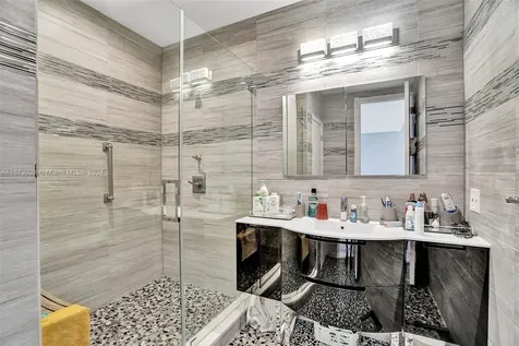 5225 Collins Avenue Miami Beach FL 33140