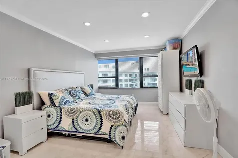5225 Collins Avenue Miami Beach FL 33140