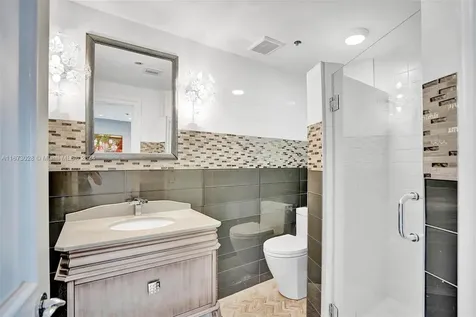 5225 Collins Avenue Miami Beach FL 33140