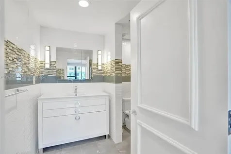 5225 Collins Avenue Miami Beach FL 33140