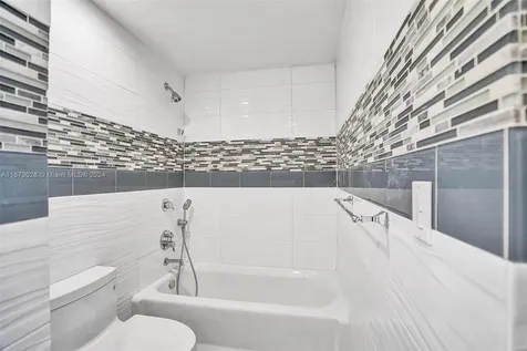 5225 Collins Avenue Miami Beach FL 33140
