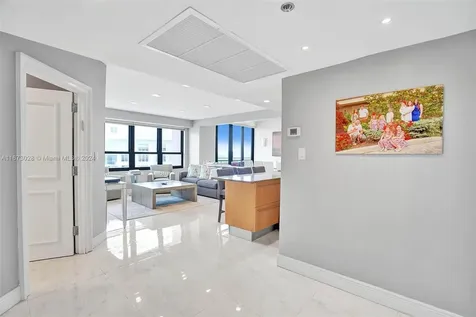 5225 Collins Avenue Miami Beach FL 33140