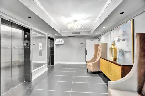 5225 Collins Avenue Miami Beach FL 33140
