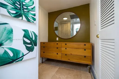 5225 Collins Avenue Miami Beach FL 33140