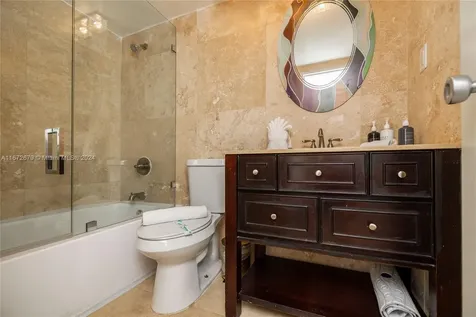 5225 Collins Avenue Miami Beach FL 33140