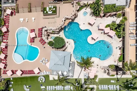 5225 Collins Avenue Miami Beach FL 33140