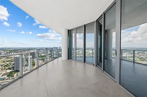 851 NE 1st Avenue Miami FL 33132