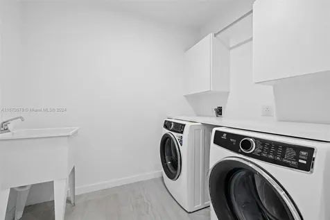 851 NE 1st Avenue Miami FL 33132