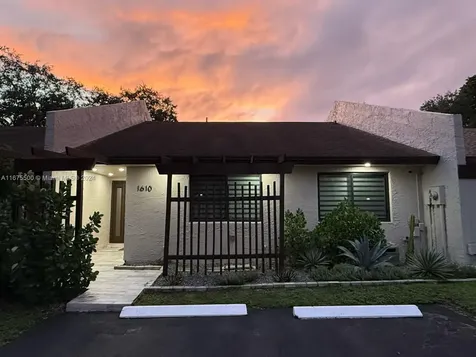 1610 NW 96th Terrace Pembroke Pines FL 33024