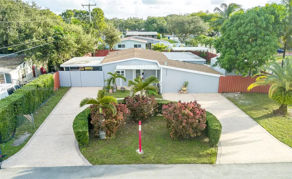6780 Cleveland Street Hollywood FL 33024