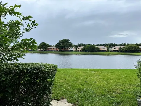 10524 NW 6th Street Pembroke Pines FL 33026