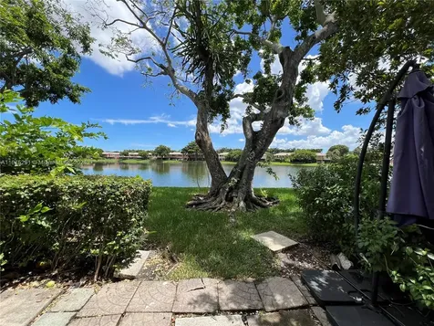 10524 NW 6th Street Pembroke Pines FL 33026