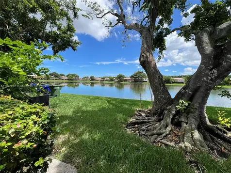 10524 NW 6th Street Pembroke Pines FL 33026