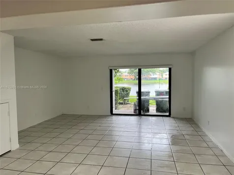 10524 NW 6th Street Pembroke Pines FL 33026