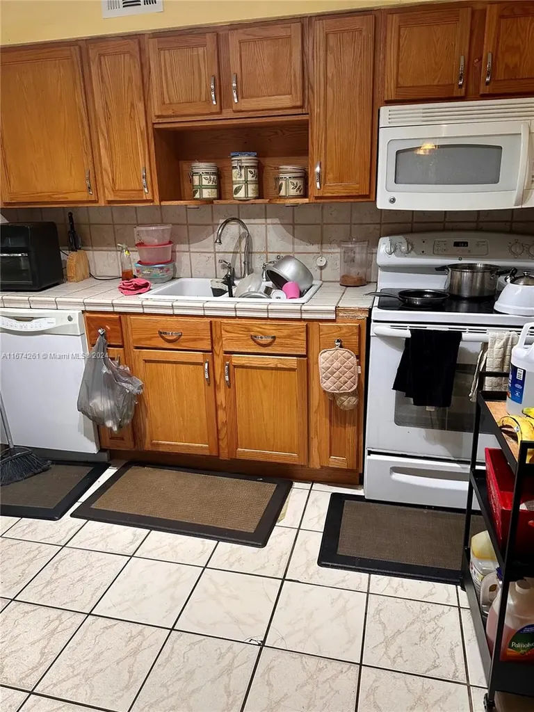 523 S 61st Avenue Hollywood FL 33023