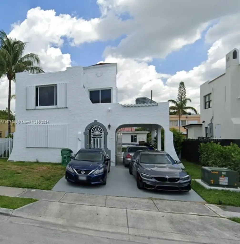 1527 NW 8th Street Miami FL 33125