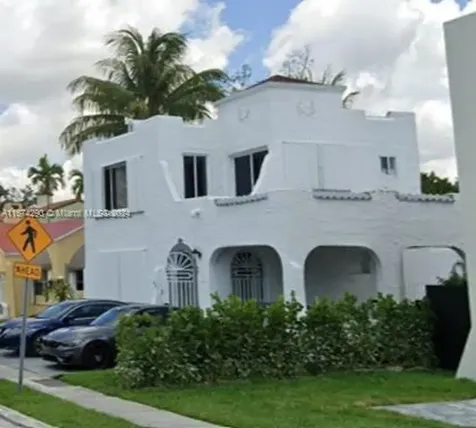 1527 NW 8th Street Miami FL 33125