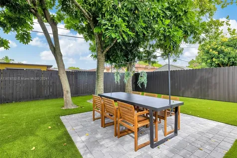 5625 SW 40th Street West Park FL 33023