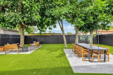 5625 SW 40th Street West Park FL 33023