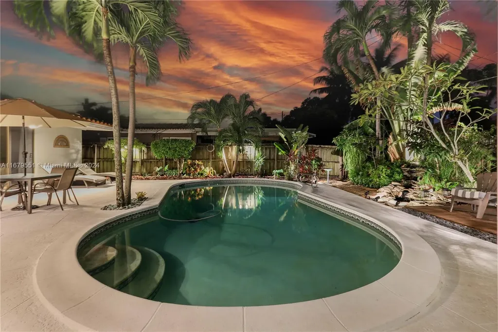 1112 N 13th Avenue Hollywood FL 33019