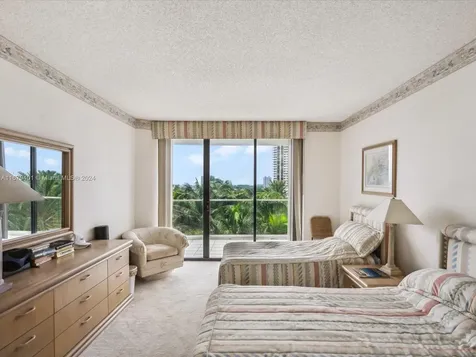 2800 Island Boulevard Aventura FL 33160