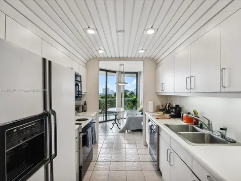 2800 Island Boulevard Aventura FL 33160