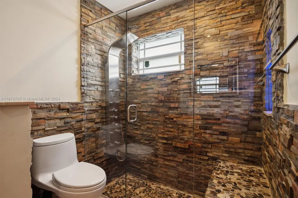 5118 Roosevelt Street Hollywood FL 33021