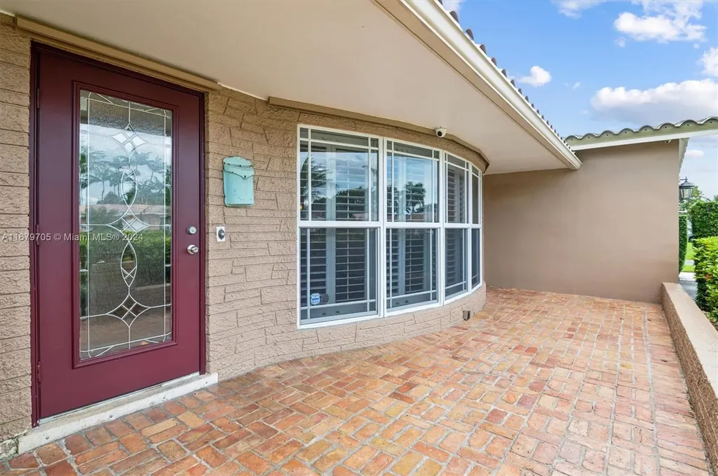 5118 Roosevelt Street Hollywood FL 33021