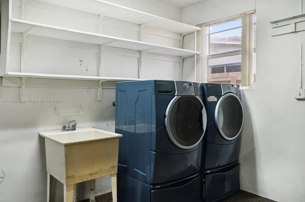 5118 Roosevelt Street Hollywood FL 33021