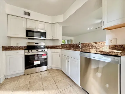 3405 NW 44th Street Oakland Park FL 33309