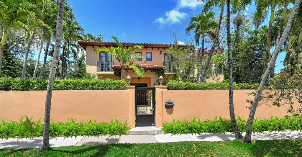 3301 Crystal Court Miami FL 33133