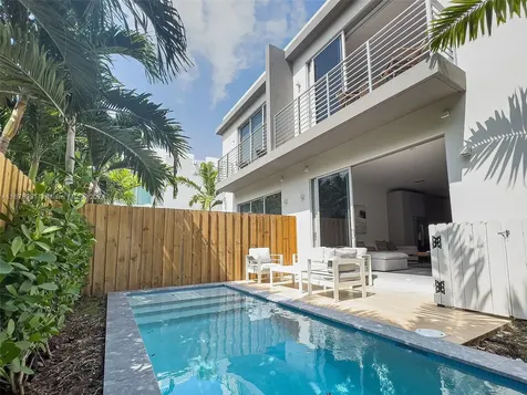 3110 Elizabeth Street Miami FL 33133