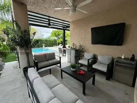 672 NE 191st Street Miami FL 33179