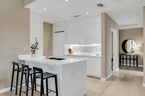 801 S Pointe Drive Miami Beach FL 33139