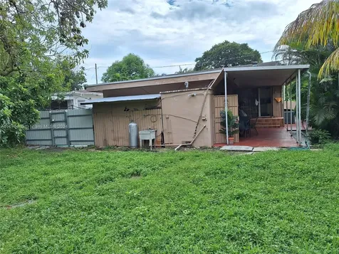 1439 NW 26th Street Miami FL 33142