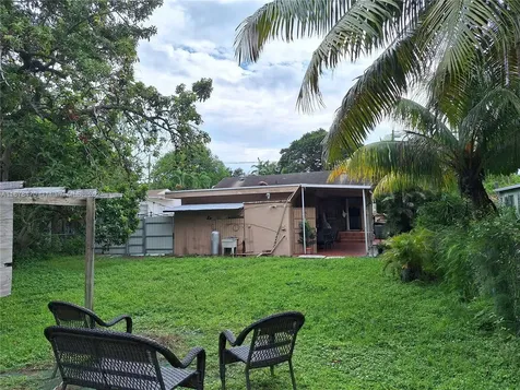1439 NW 26th Street Miami FL 33142