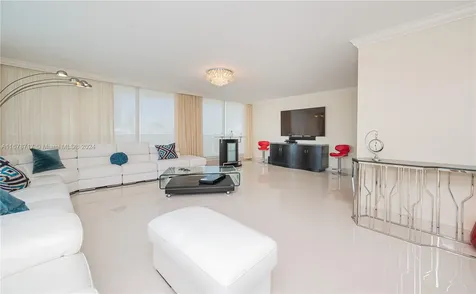 2751 S Ocean Drive Hollywood FL 33019