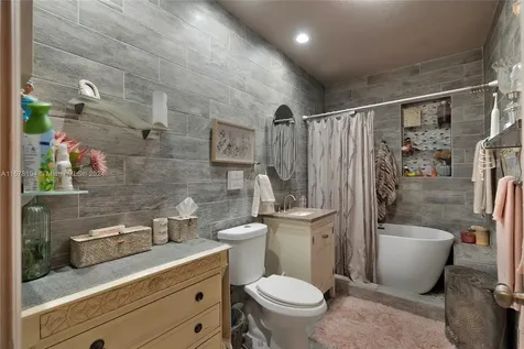 1619 NE 169th Street North Miami Beach FL 33162