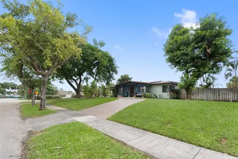 1619 NE 169th Street North Miami Beach FL 33162