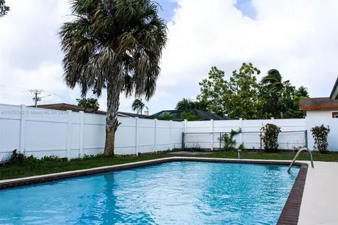 6410 Braeburn North Lauderdale FL 33068