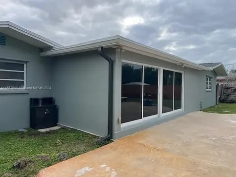 441 NW 37th Street Oakland Park FL 33309