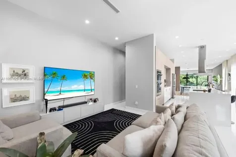 1122 SW 13th Avenue Miami FL 33135