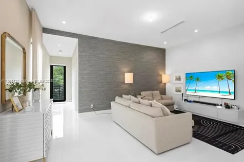 1122 SW 13th Avenue Miami FL 33135