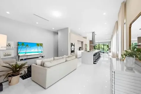 1122 SW 13th Avenue Miami FL 33135