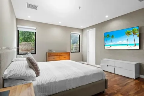 1122 SW 13th Avenue Miami FL 33135