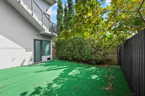 1122 SW 13th Avenue Miami FL 33135
