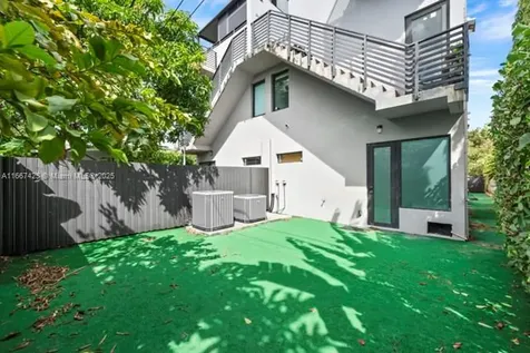 1122 SW 13th Avenue Miami FL 33135