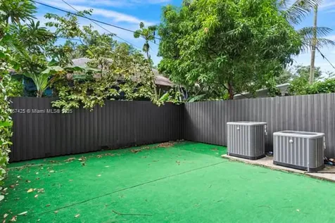 1122 SW 13th Avenue Miami FL 33135